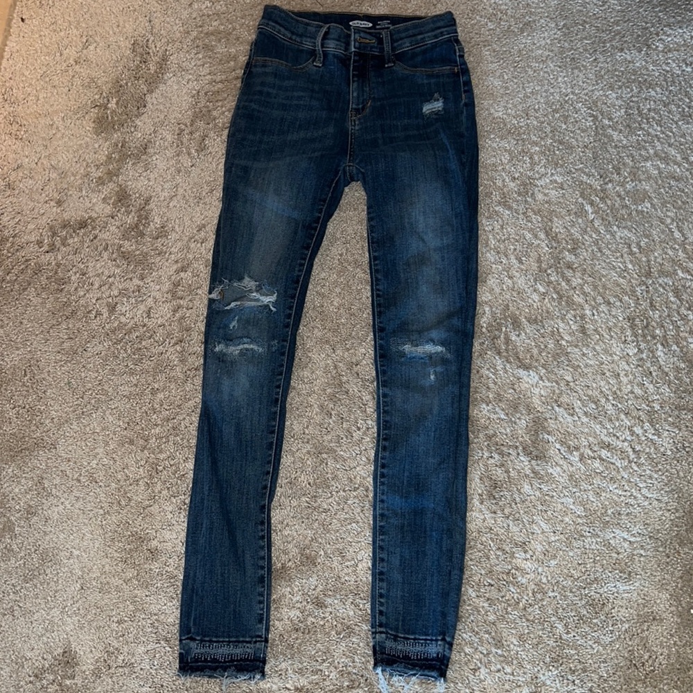 I’m selling blue ripped skinny jeans